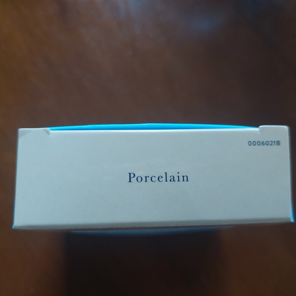 Laura Geller Baked Balance-n-Brighten Foundation - Cream Porcelain - Picture 3 of 4